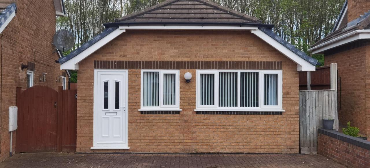 Beautifully Designed Private Studio In Telford Near M54 J4 Apartment Exterior photo